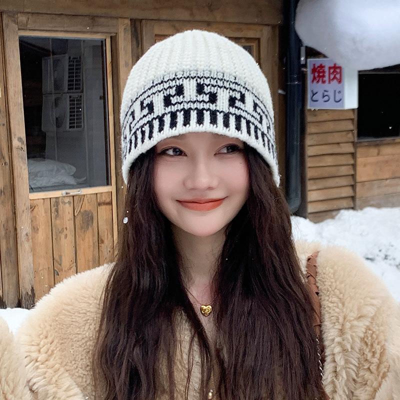 Autumn and Winter Ear Protecting Lettered Beanie Hat Versatile Large Head Circumference Small Face Small Warm Woolen Hat