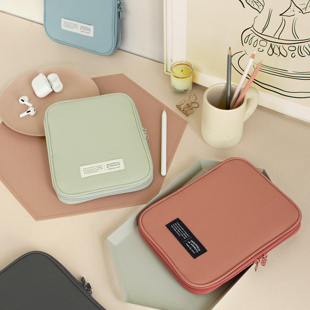 Iconic Opening E-Book Reader Cable Pouch 4 Colors