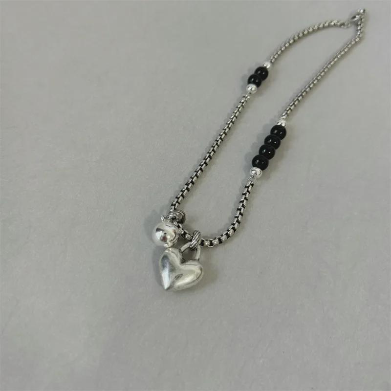 Europäisch Amerikanische Schwarze Perlenkette Liebes Halskette: Retro, Nische, Stapelbares Design für Frauen
