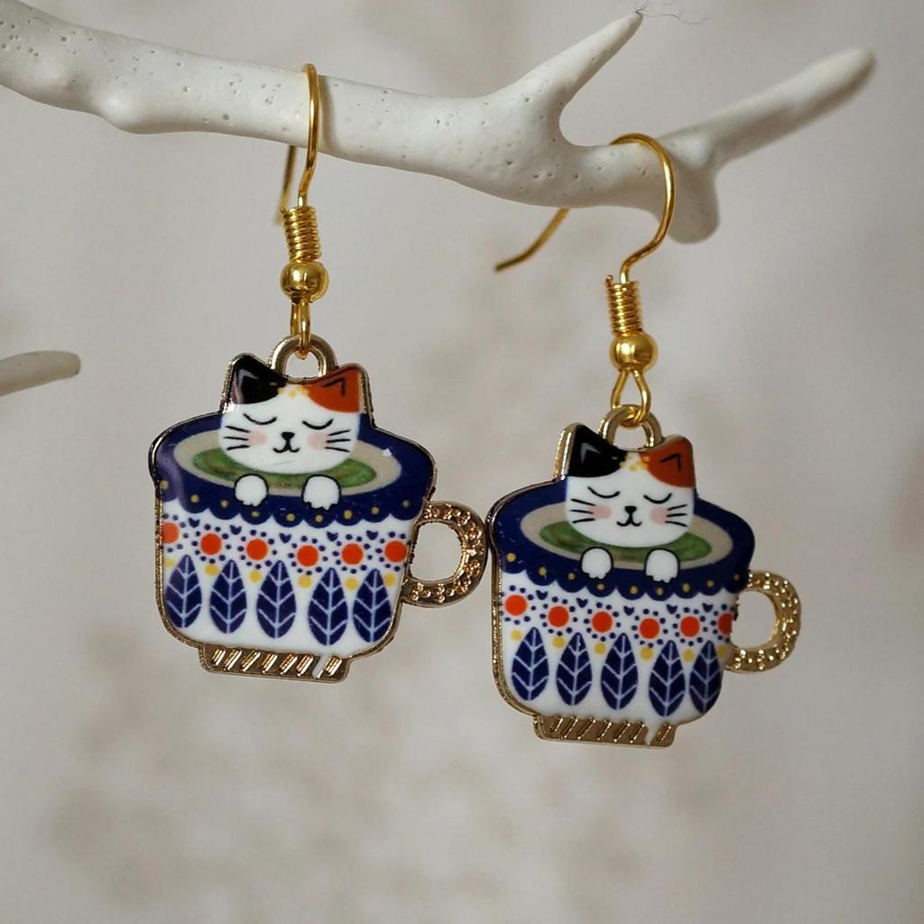 Creative Personality Colored Print Teacup Cat Animals Dangle Earrings for Women Men Cartoon Cute Kitten Jewelry Accessories Gift