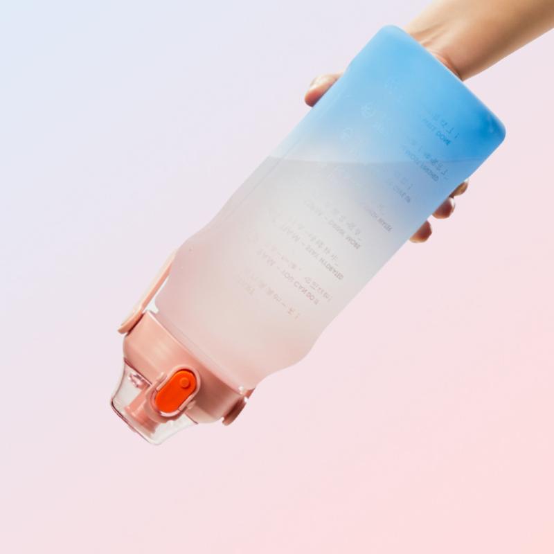 2L Velkokapacitní láhev na vodu se slámkou Plastová láhev na vodu v přechodové barvě Vysoce kvalitní pitná konvice Venkovní sportovní láhev