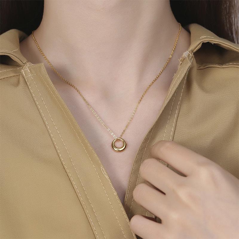 Minimalist Luxurious Gold Choker Necklace Elegant And Intellectual Short Pendant For Daily Commute And Casual Wear