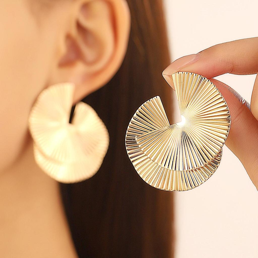 European & American Cold Style Metal Stud Earrings: Retro, High-End, Smooth Design with Personality Ear Cuffs