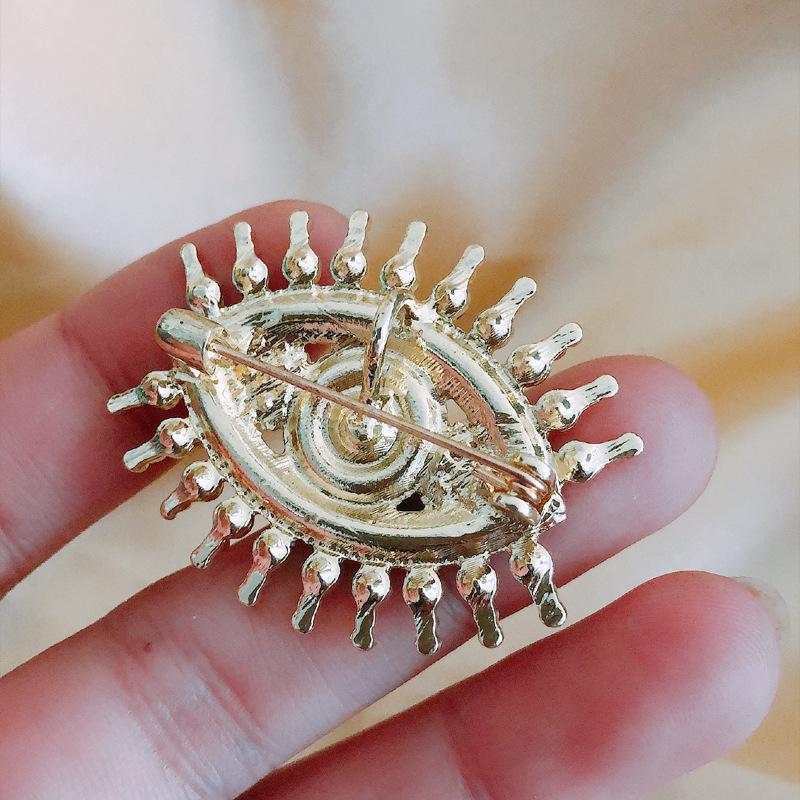 European & American Eye Rhinestone Brooch with Drip Oil Finish - Stylish Fashion Accessory