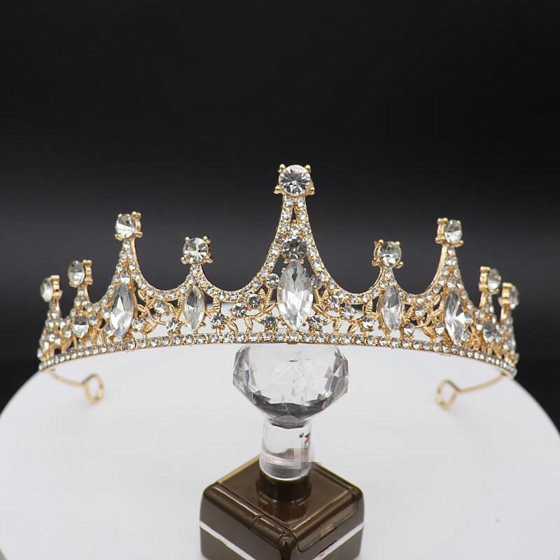 The New Bride's Crown Is Made of Baroque Crystal and Is Charming It Is A Beautiful Wedding Headwear for Brides and A Princess Birthday Headband