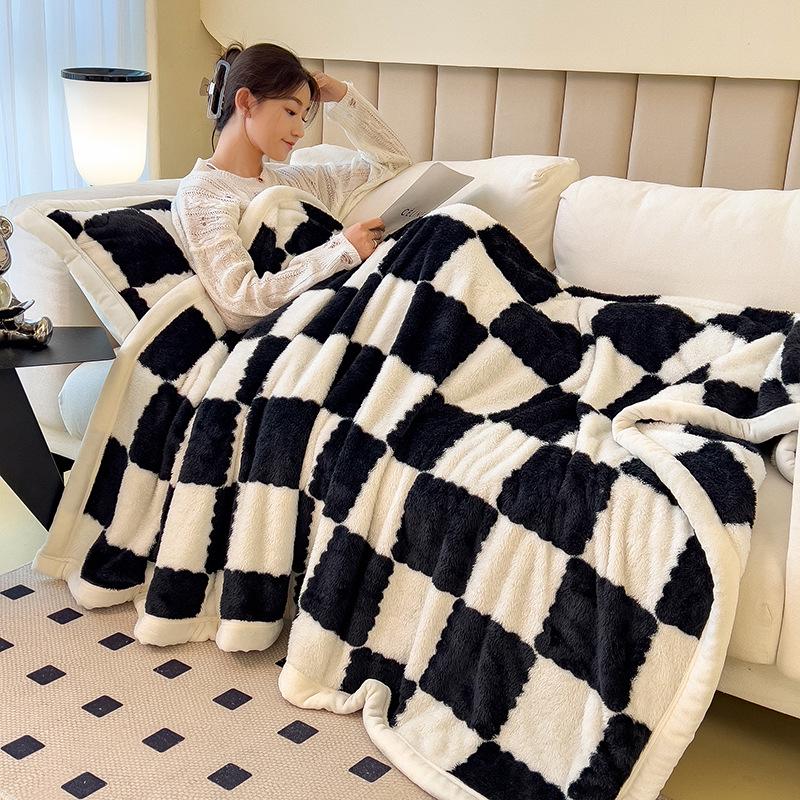Checkerboard Double-Sided Fleece Blanket for Car, Sofa, Camping – Autumn/Winter Thickened