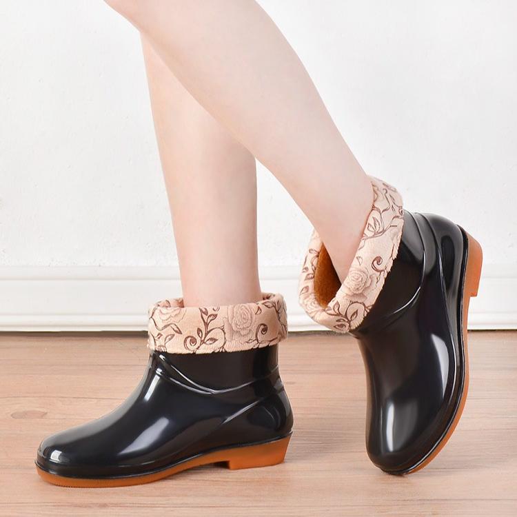 Autumn and Winter Velvet Waterproof Short Tube Women's Rain Boots Round Toe Outdoor Anti Slip Garden Shoes Durable Rubber Boots