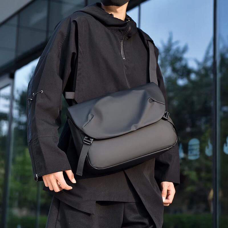 Warnerheim Men's Crossbody Chest Bag