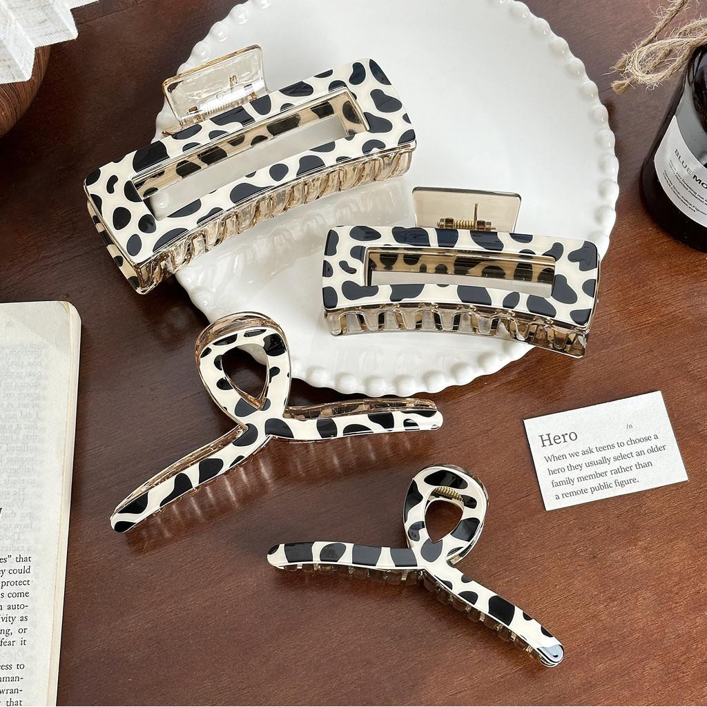 Large Retro Cow Print Hair Claw Clip Elegant Design Ideal For Trendy Hairstyles Womens
