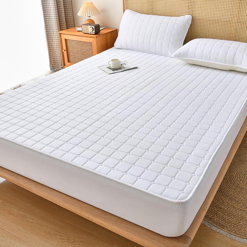 Thickened Brushed Non-Slip Waterproof Quilted Mattress Cover, for Autumn and Winter Warmth and Protection.
