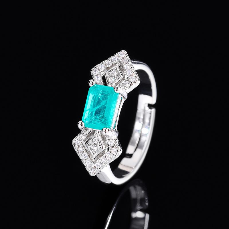 

Кольцо с рубином, кольцо с бриллиантом цвета голубиной крови, кольцо с цирконом цвета квадратной оправы, кольцо с изумрудом параиба.