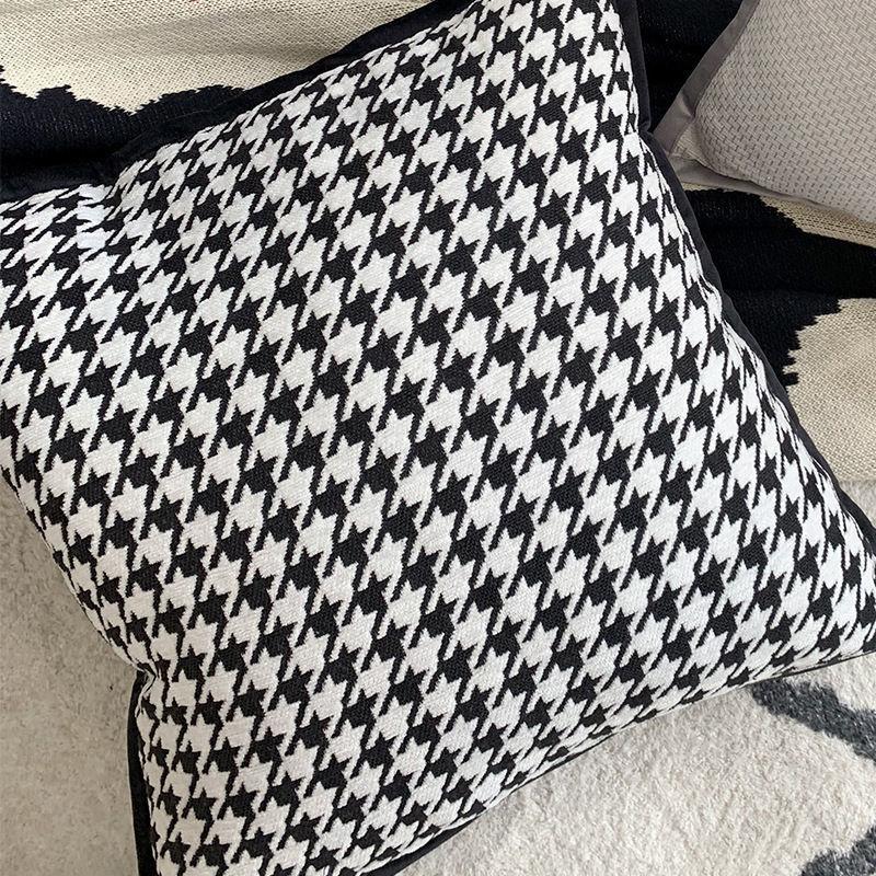 

New Sofa Living Room French Modern High-end Cushion American Retro Pillow Black and White Light Luxury Cushion Simple 45x45 (Pillowcase Only)