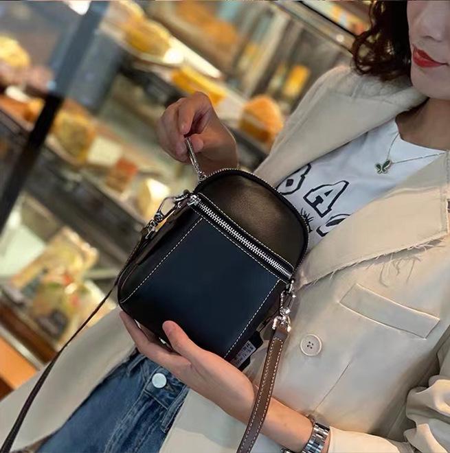 

Женская мини-сумка кроссбоди из натуральной кожи — трендовый летний стиль 2024