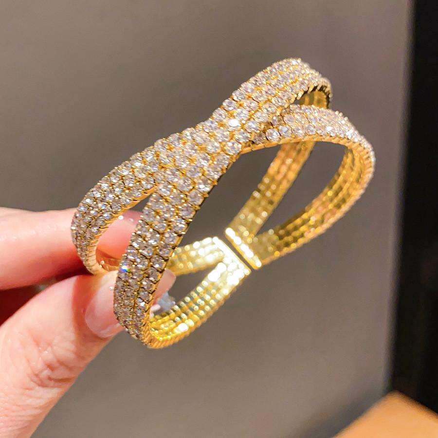Luxury Geometric Diamondstudded Threelayer Cross Bracelet For Women золотой