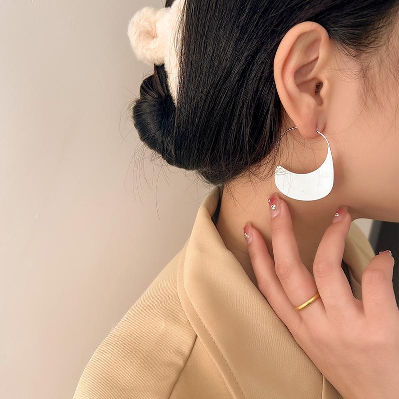 

Трендовые нерегулярные серебряные ретро серьги-полукруги для женщин 2024