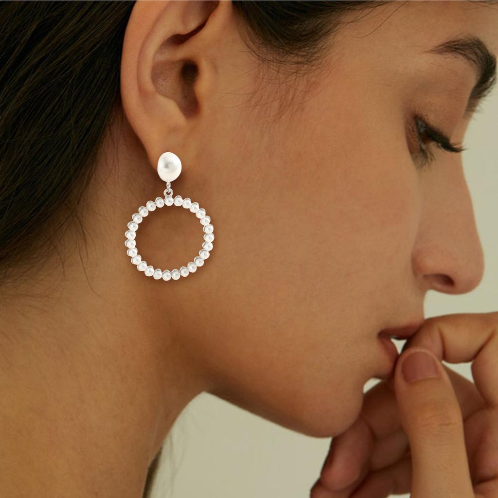 Fashionable and Elegant Style Women's Gorgeous and Luxurious Stud Earrings with Circular Pearl Earrings for Vacation Trip