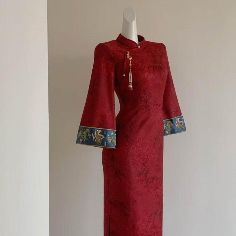 Winter Slim-Fit Velvet Qipao Dress with Beaded Frog Buttons and Printed Slit