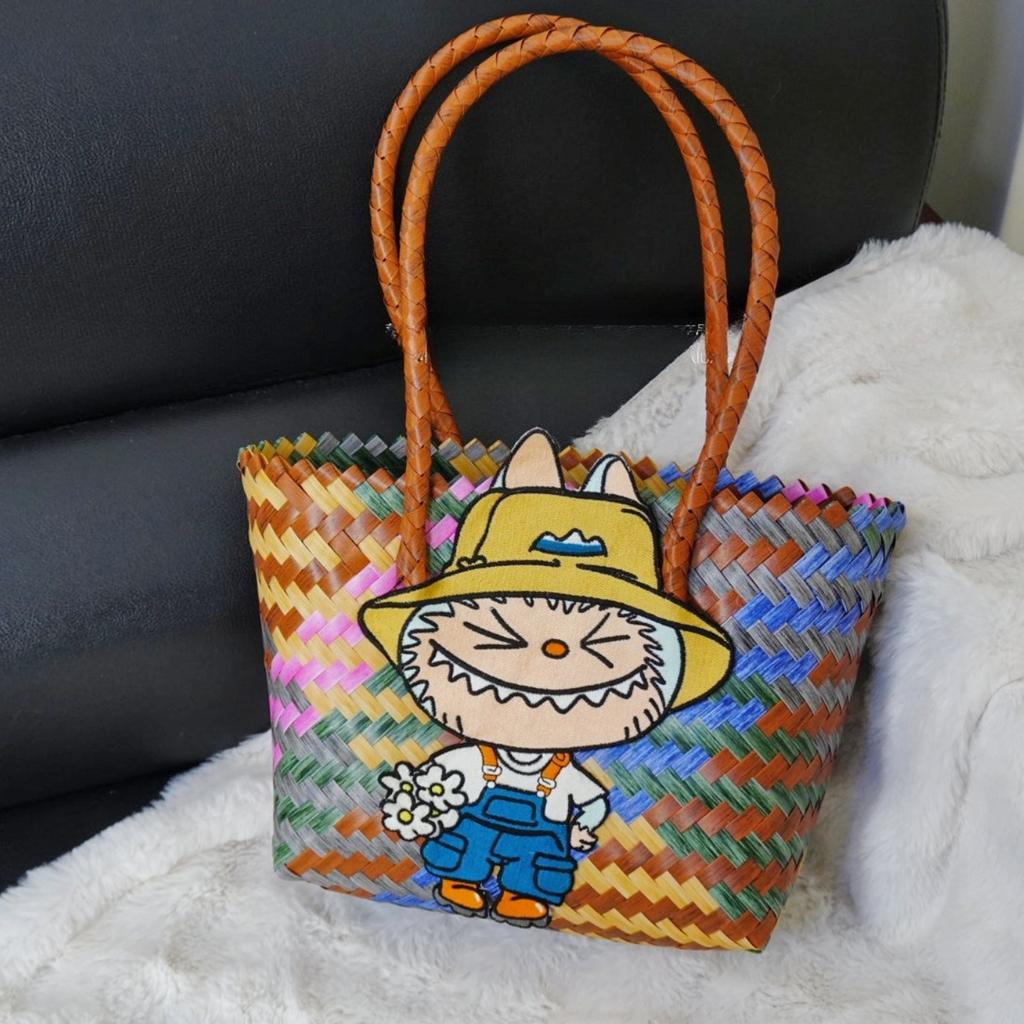 Labubu Sommer neuer Stil Netz rot geflochtene Korbtasche Umhängetasche Handtasche Damen Tasche niedlich Zugstoff Cartoon Rattantasche 5481 KTB