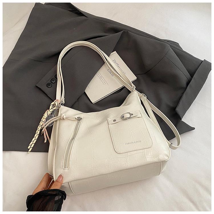 

Niche design bag women s 2025 summer new handbag premium texture shoulder bag versatile commuter backpack белый
