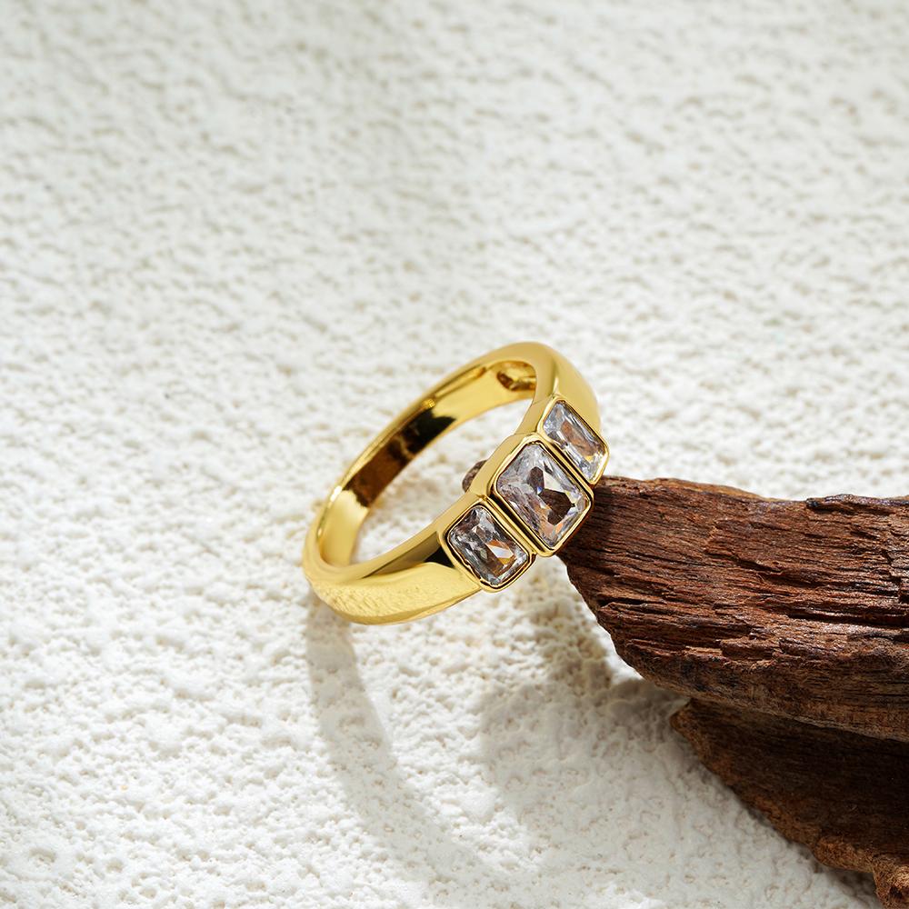 Shiny Square Cubic Zirconia Crystel Rhinestones Ring for Women 18k Gold Plated Charm Stylish Wedding Jewelry Gift