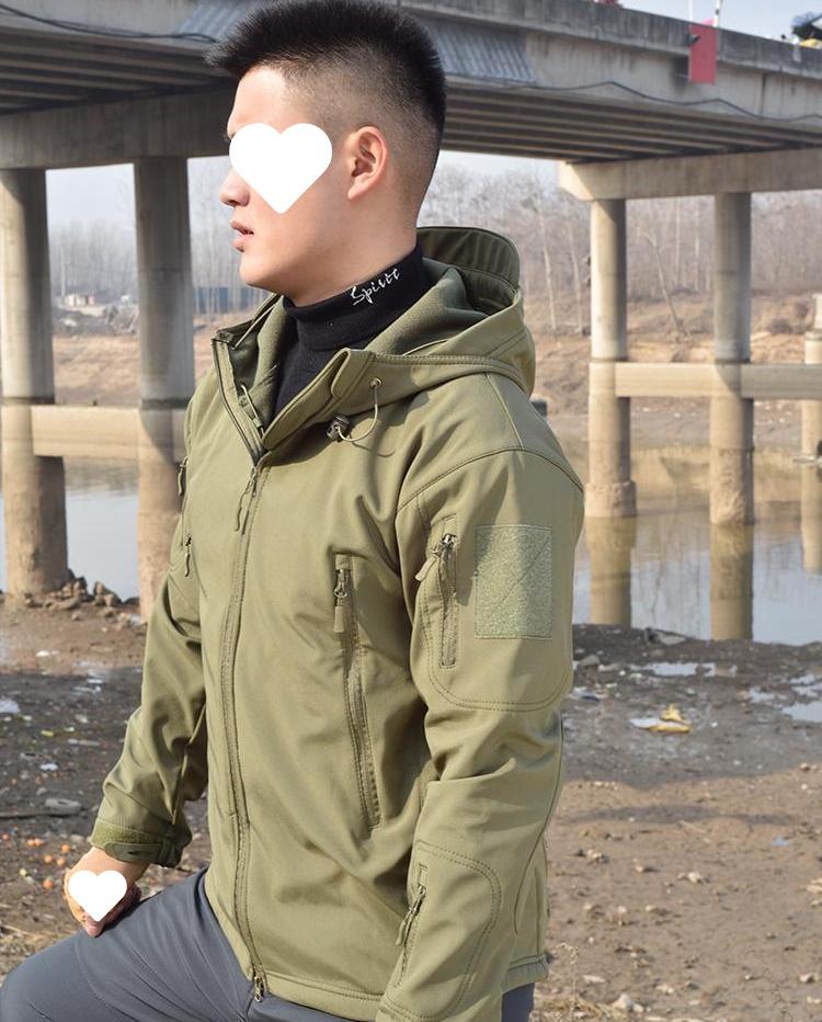 Men's Tactical Outdoor Camouflage Soft Shell Jacket - Windproof Waterproof Fleece Coat for Mountaineering