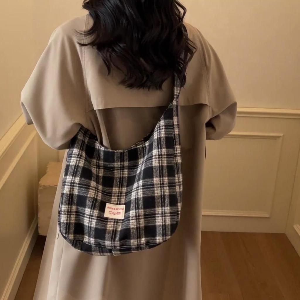 Vintage Plaid Handbag Lightweight Large Capacity Commuter Shoulder Bag