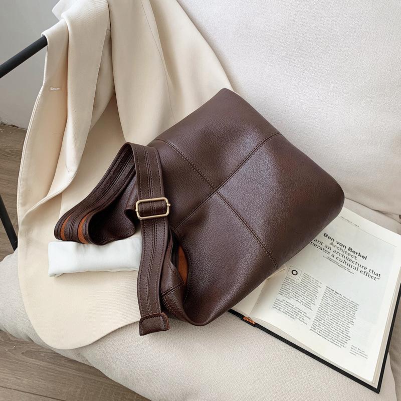 Large capacity soft surface bag women's 2026 new retro fashion versatile shoulder messenger bag texture commuter bucket bag