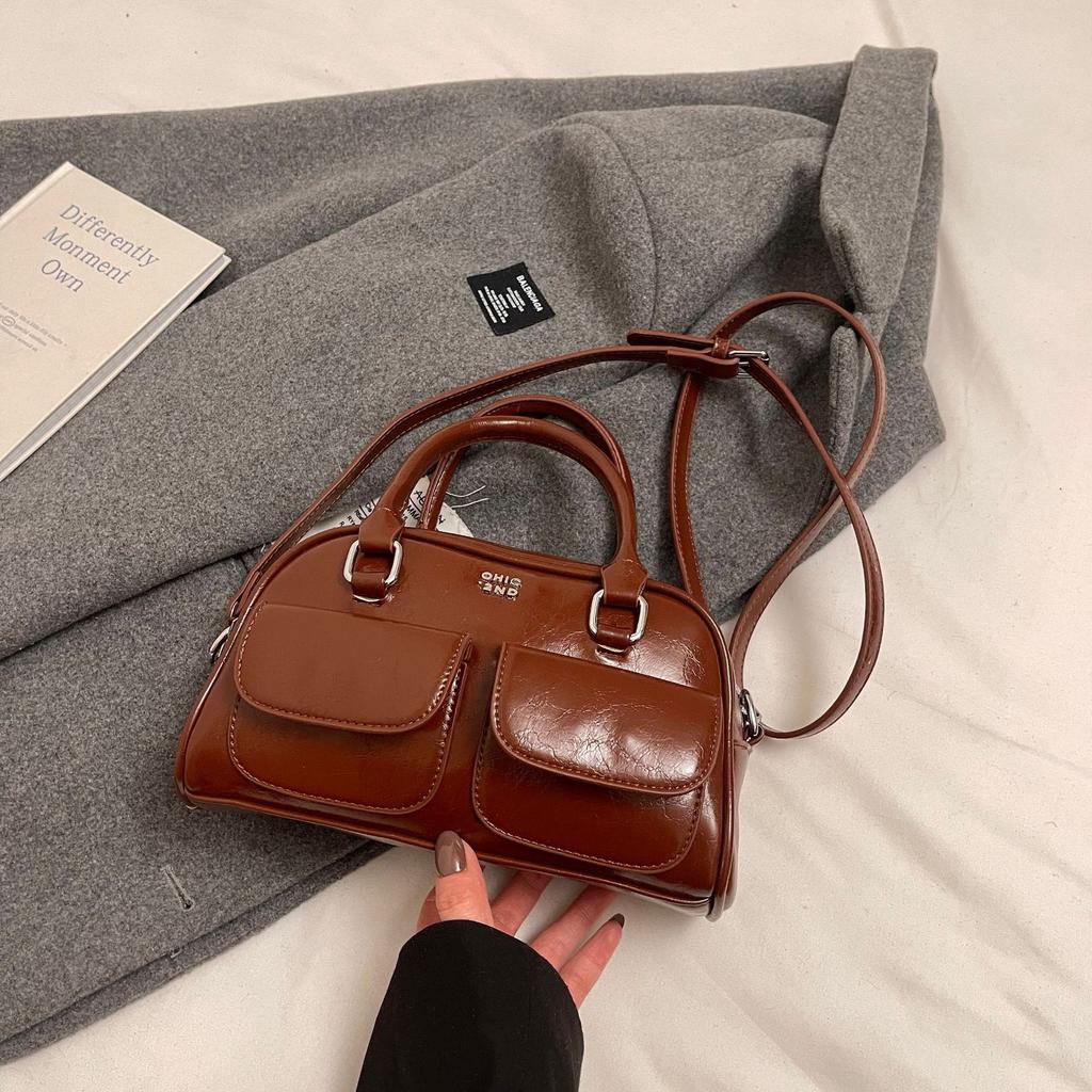 2025 Winter New Fashion Retro Casual Bowling Bag Women's High Sense Niche Commuter Portable Messenger Bag