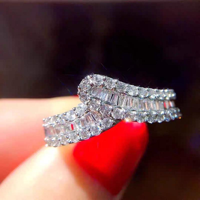 Elegant White 18K Gold Large Step Square V Ring with Diamonds for Women Size 8