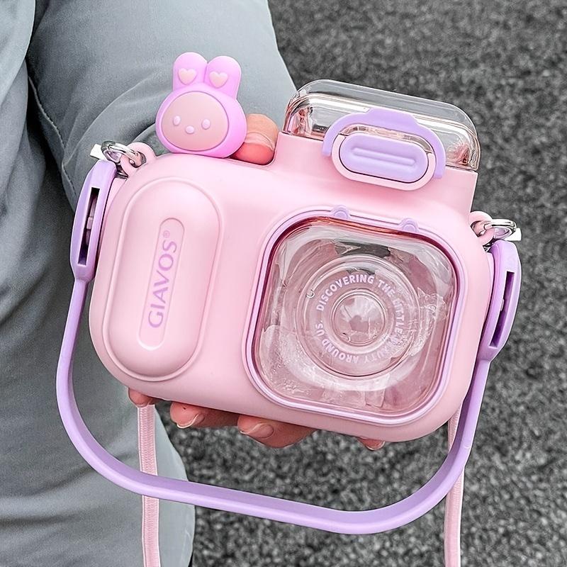 

1 шт. Милая бутылка для воды в форме камеры, стакан «большой живот» из тритана с ремешком для переноски и регулируемым плечевым ремнем для пеших походов, кемпинга, подарки для вечеринок