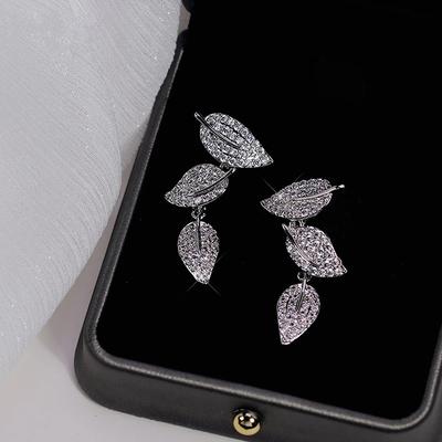 Orecchini pendenti a forma di foglia brillante Huitan, squisiti per donna, nuovi accessori alla moda per le orecchie, splendidi gioielli per feste di nozze.