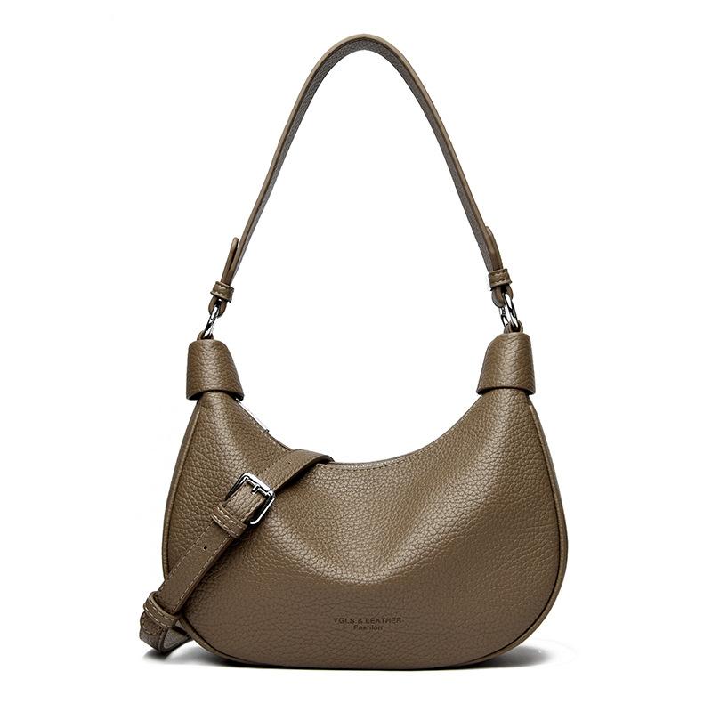 A Stylish Handbag with A Trendy Korean Style and A Simple Crossbody Crescent-shaped Bag