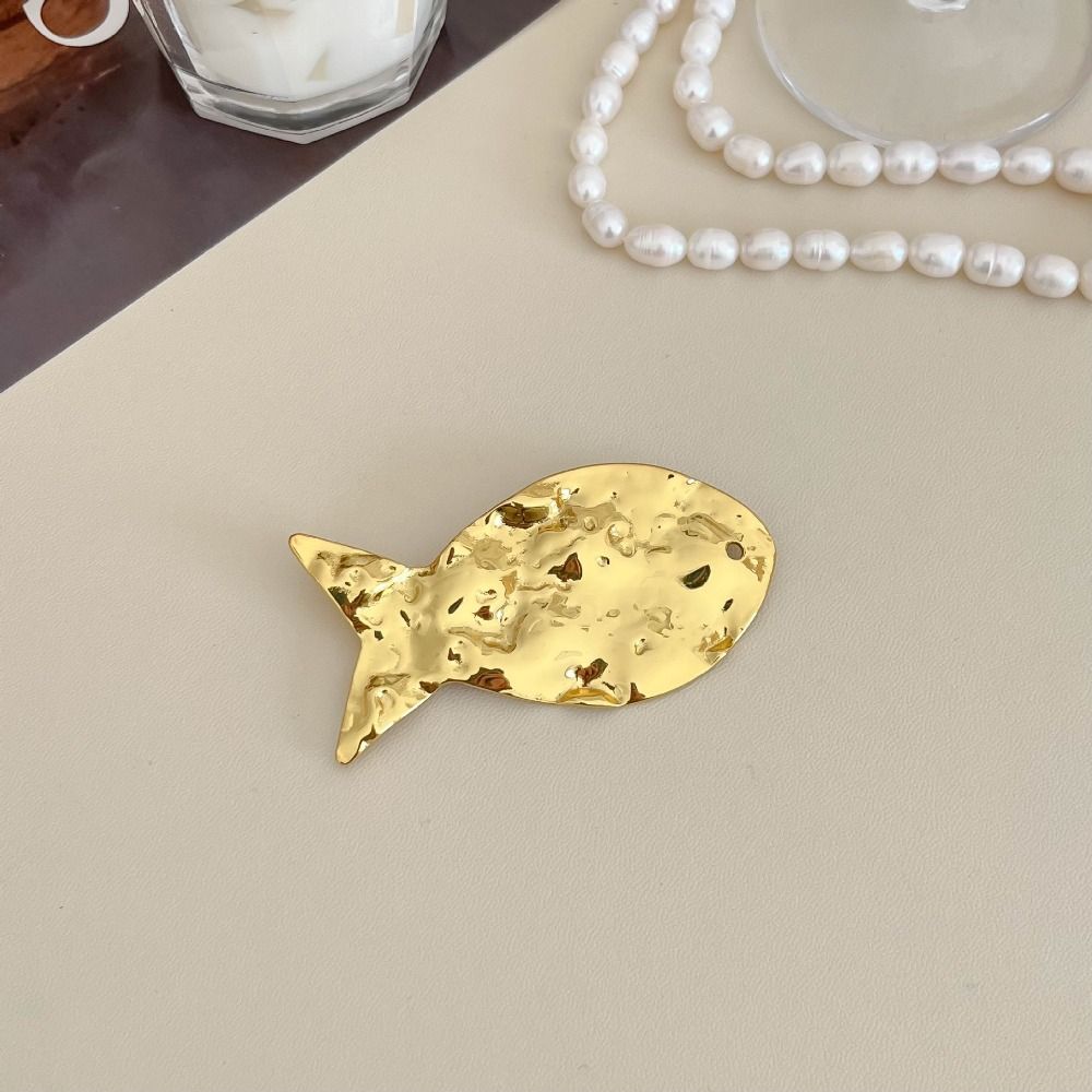 New Lobster Irregular Brooches Gold Plated Metal Geometric Brooches Glossy Finish Starfish Lapel Pins Clothes Decoration