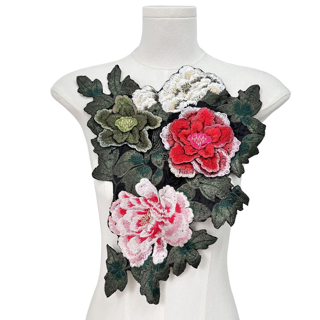 Exquisiter chinesischer Stil Dreidimensionale Blumenstickerei Stoffaufkleber Cheongsam Operntanzanzug Hanfu Dekorativer Aufnäher Bekleidungszubehör