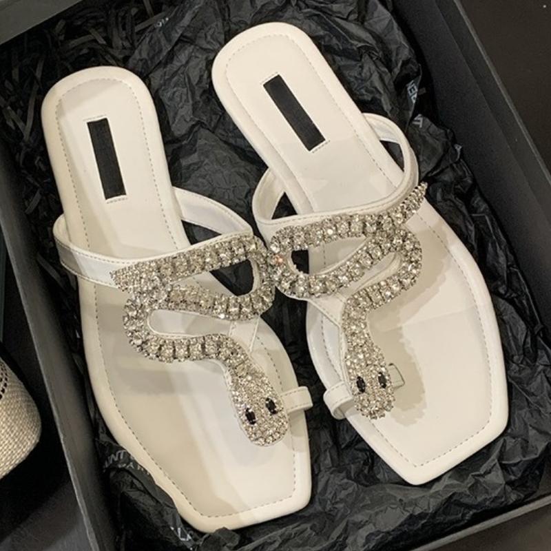 Fashion Crystal Women's Flats Slippers Elegant Clip Toe Shoes Summer Trend 2025 Fad New Flip Flops Walking Cozy Soft Sandalias De Mujer