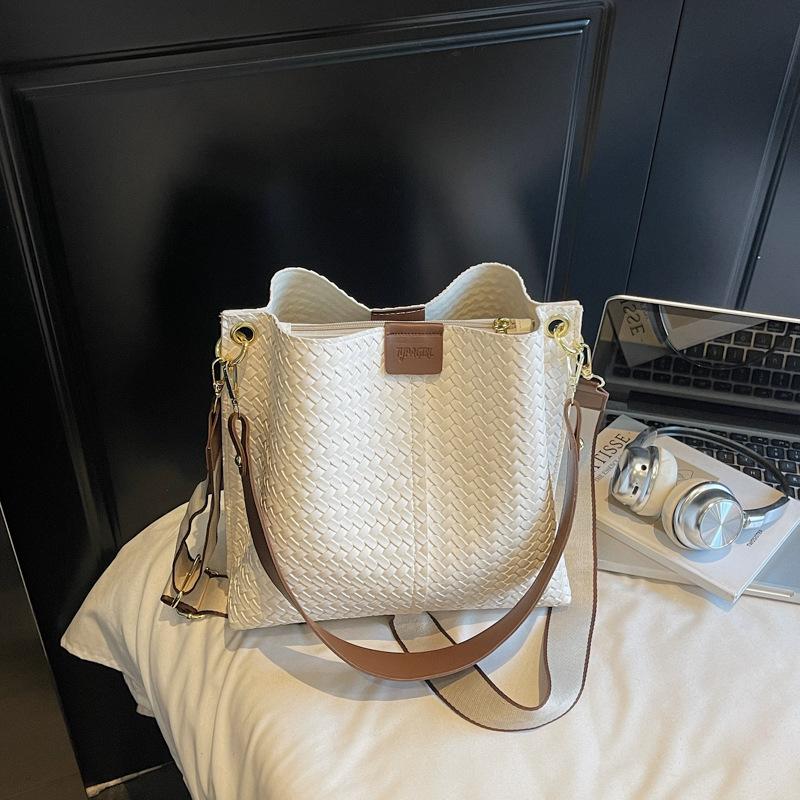 Large Capacity Bag Women's Bag Autumn and Winter New Trendy Fashion Broadband Messenger Bag Shoulder Handbag