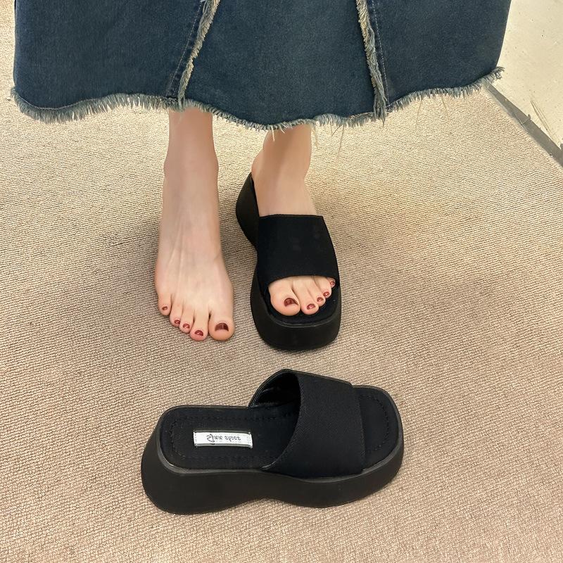 Platform Slippers Women's Summer Wear 2025 New Internet Celebrity Super Fire Cool Slippers Women with Skirt High Heels Beach Shoes