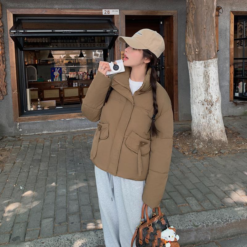 Dámský podzimní zimní krátký jednobarevný zateplený svrchní oděv s bavlněnou výplní, stojáčkem, teplá bunda na zip