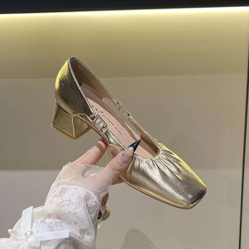 

Туфли Мэри Джейн на толстом каблуке с плиссировкой, элегантные и сдержанные, в стиле легкой роскоши, женские туфли-лодочки с полым носком, модные и универсальные, весенние 35 золотой