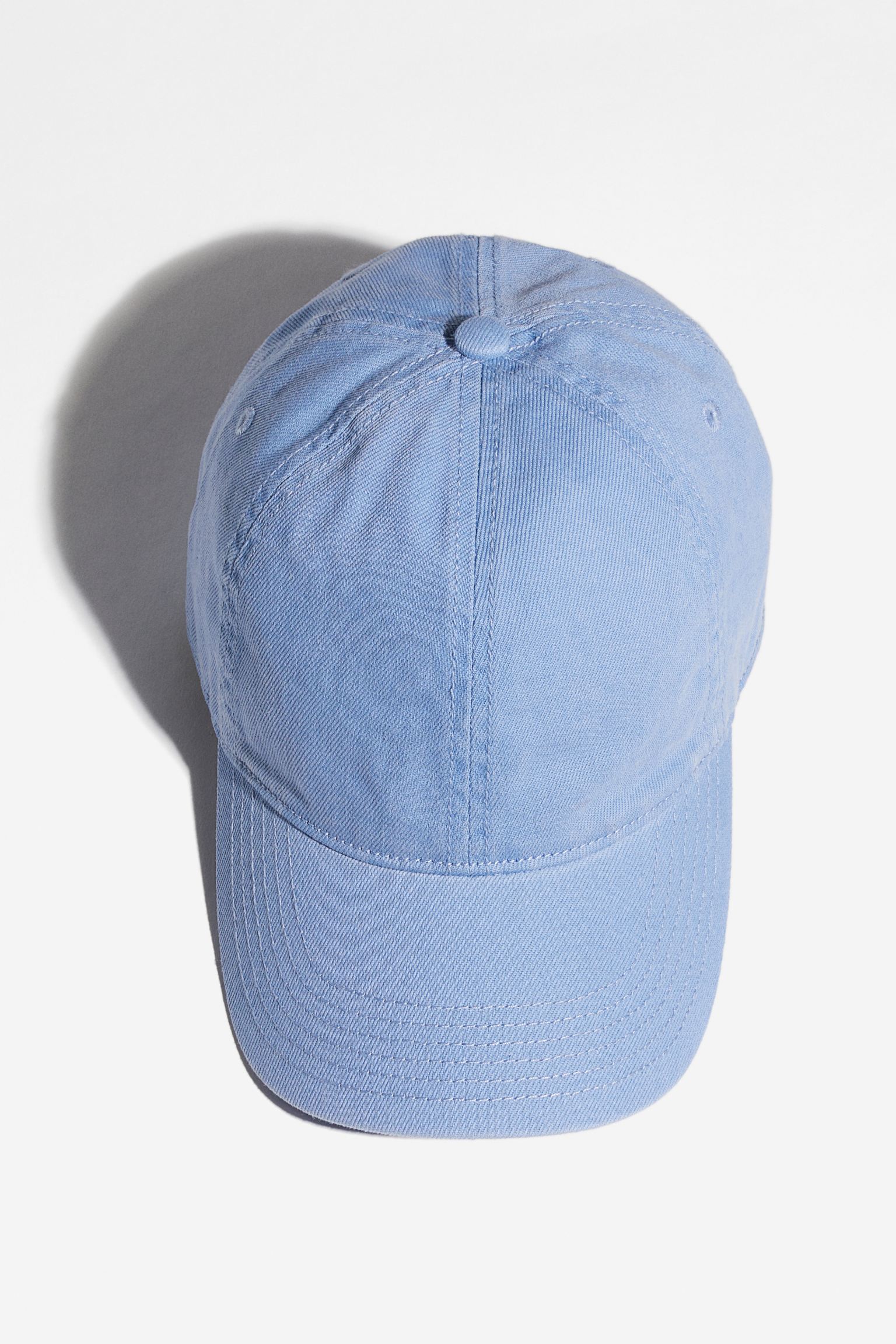 

Джинсовая кепка с эффектом потертости