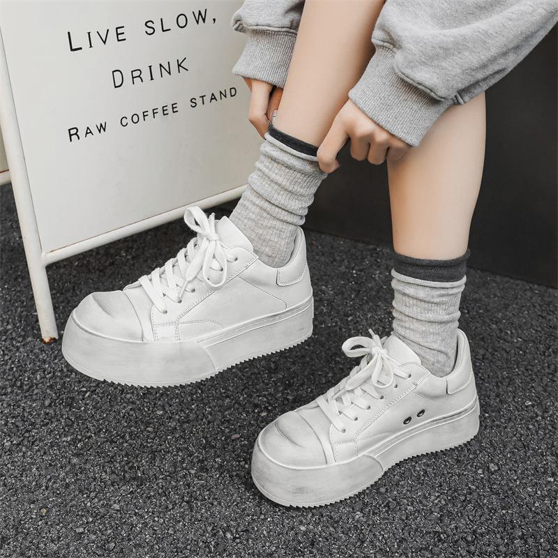 

2025 новый нишевый дизайн осень-зима, простая и универсальная индивидуальность, модные мужские маленькие белые туфли на толстой подошве, туфли для скейтбординга 77668-J 39