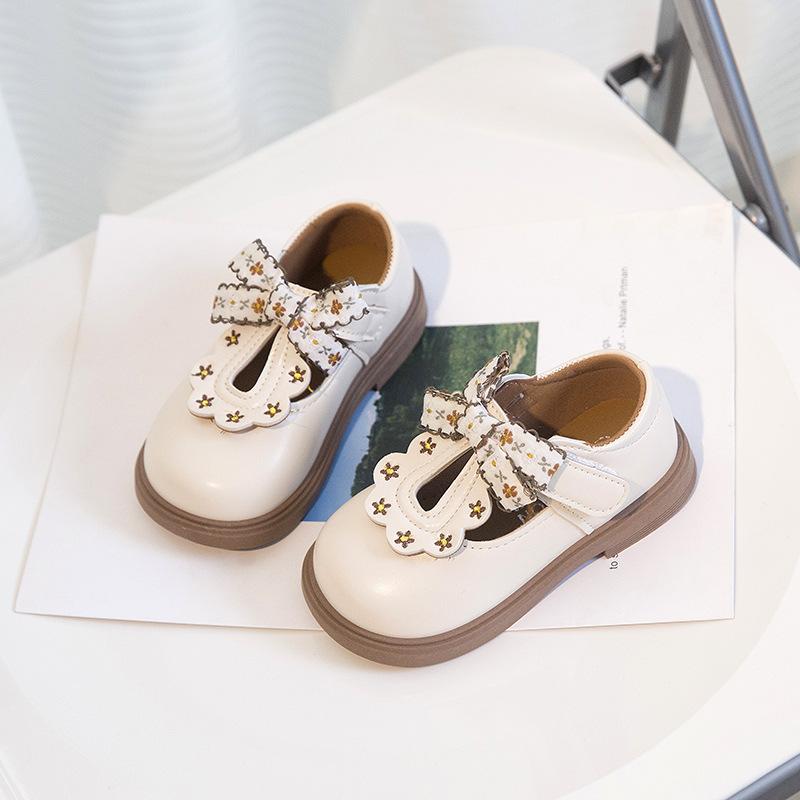 

Туфли кожаные для девочек 2025 новые весенне-осенние детские туфли для малышей на мягкой подошве, детские туфли принцессы, одинарные туфли Doudou на мягкой подошве для девочек 20-25 yards FCL shot 48 pairs белый