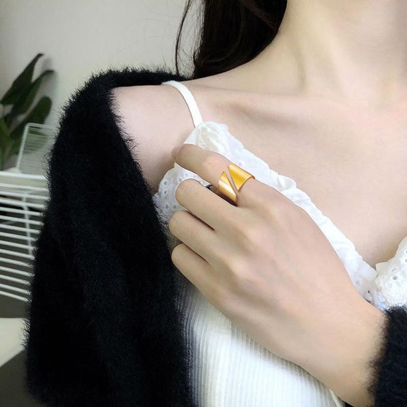 Bague large moderne en acier inoxydable enveloppante pour femmes Bague de doigt géométrique statement Bague de fête superposée Chic