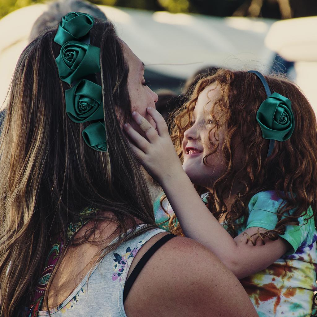 Dziewczęca satynowa opaska na głowę z kwiatem róży w stylu vintage, opaska do włosów, akcesoria do włosów, nakrycie głowy do stroju ślubnego, ręcznie robiony ozdobny element na głowę