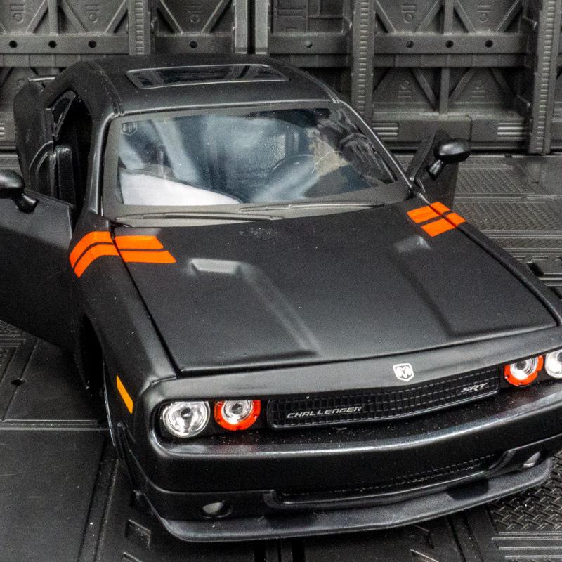 

Maisto 32529 2008 Challenger Маслкар Модель из сплава Украшение