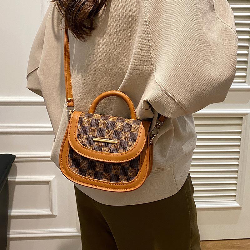 Small Bag Women's Bag 2025 New Autumn Casual Fashion Messenger Bag Casual Simple Portable Shoulder Bag Small Square Bag