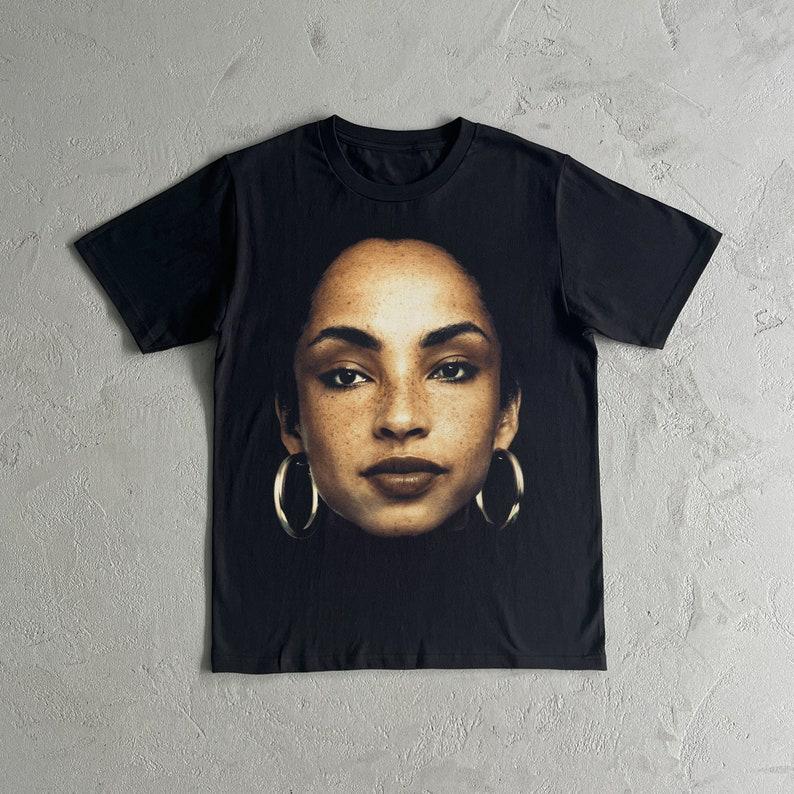 SADE ADU T-SHIRT - Graphic Sade Adu Heavy Unisex T-Shirt M