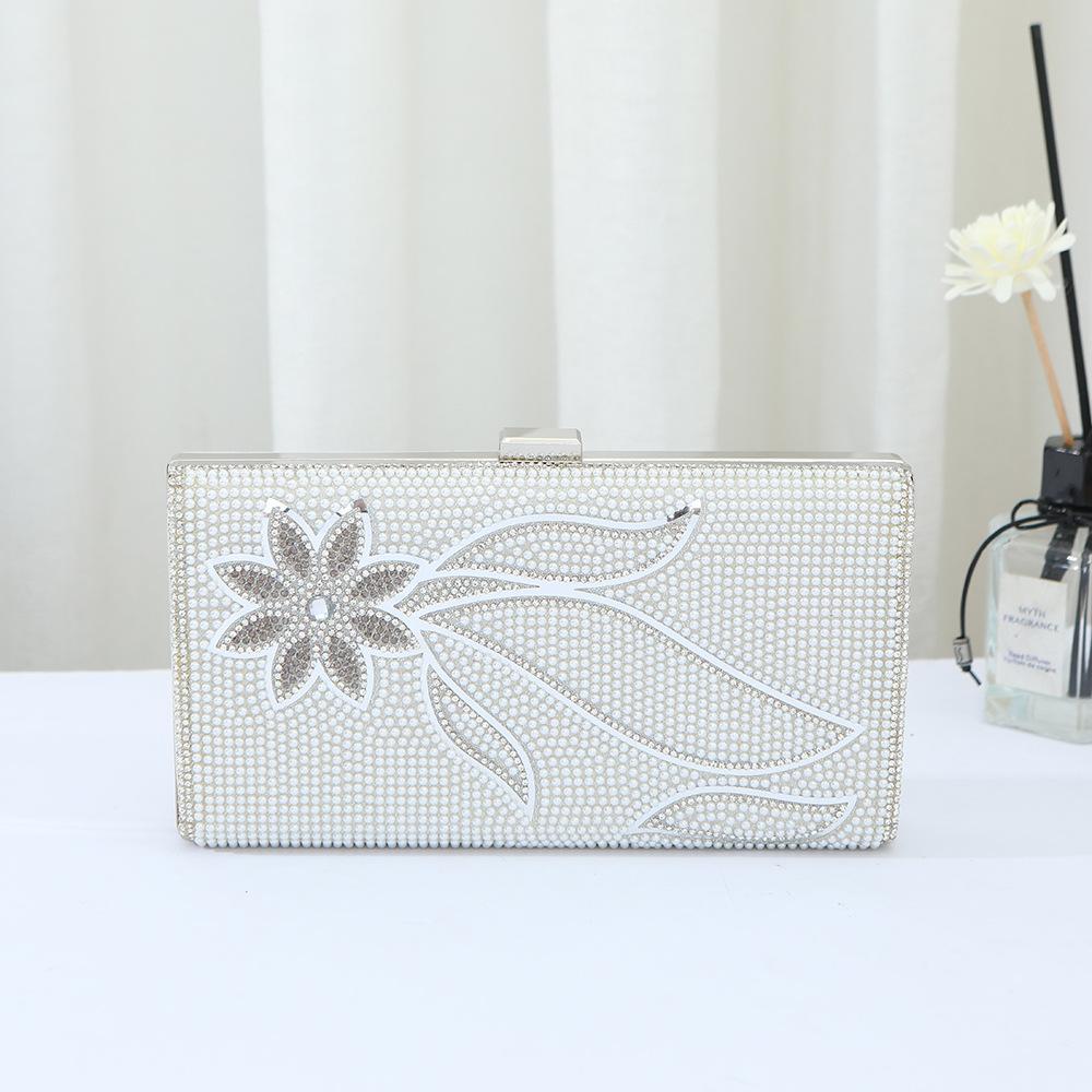 

Exquisite Clutch Bag Pearl Embedded Flower Pattern Surface Women Elegant Chain Crossbody Shoulder Bag Lady Evening Noble Handbag срібний