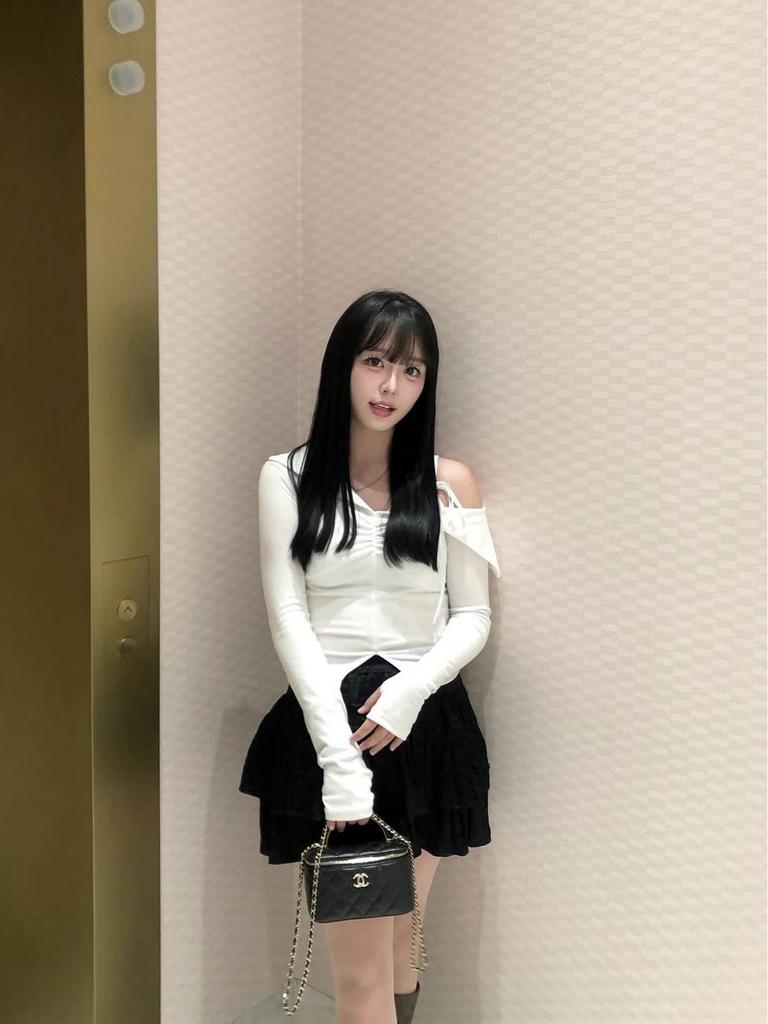 Notyourrose Miu-Style One-Shoulder Fake Two-Piece Top for Spring/Summer