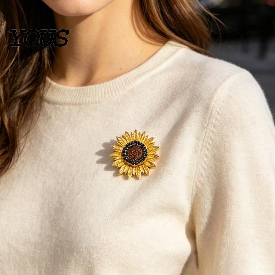 Decorative Sunflower Pin Brooch Pin, Large Design Lapel with Rhinestones Inlaid, Three-Dimensional Strong Buckle Petals Floral Badge, Electroplated
